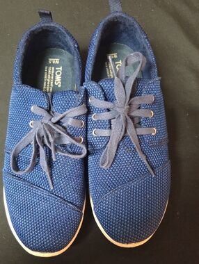 Toms Sz 8.5 Navy Knit Lace-Up Slip On Sneakers Sz 8.5